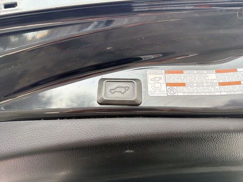 Used 2017 Toyota RAV4 Limited image 38