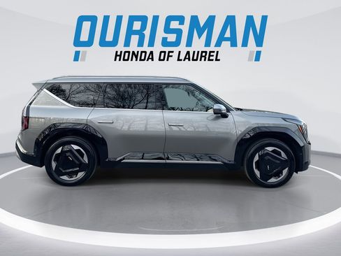 Used 2024 Kia EV9 Land image 9