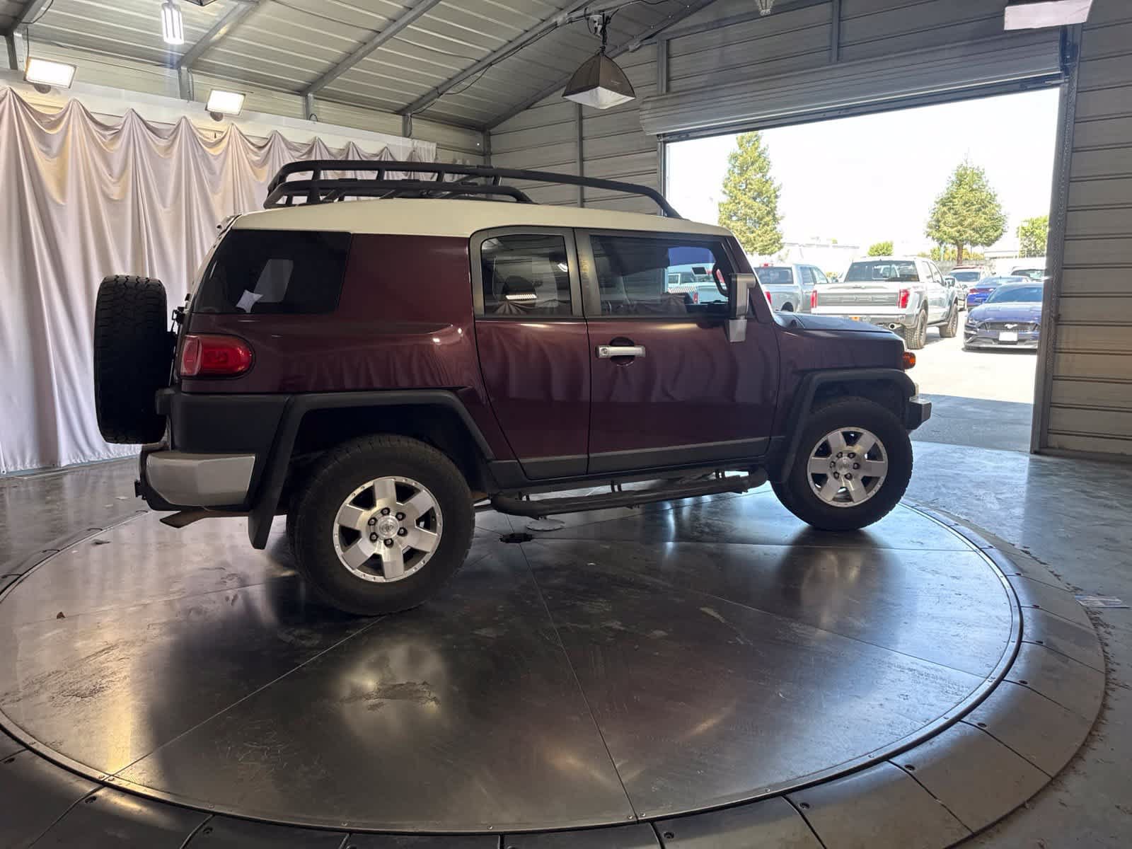 Used 2007 Toyota FJ Cruiser 4WD w/ Upgrade Pkg 1 image 4