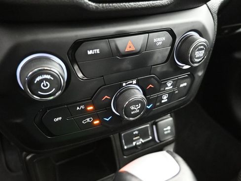 Used 2020 Jeep Renegade Limited w/ UConnect 8.4 Nav Group image 11