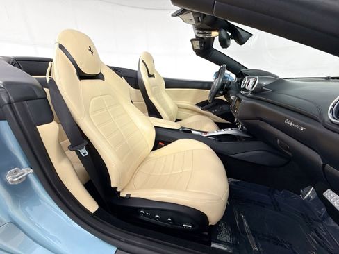 Certified 2017 Ferrari California T RWD image 22