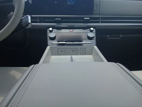 Used 2025 Hyundai Santa Fe Limited FWD image 11