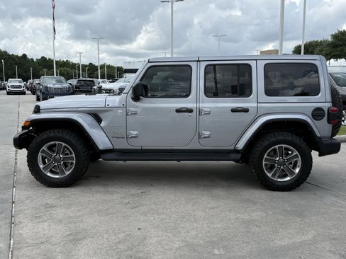 Used 2021 Jeep Wrangler Unlimited Sahara AWD/4WD image 8