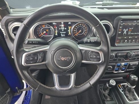 Used 2019 Jeep Wrangler Unlimited Sahara image 4