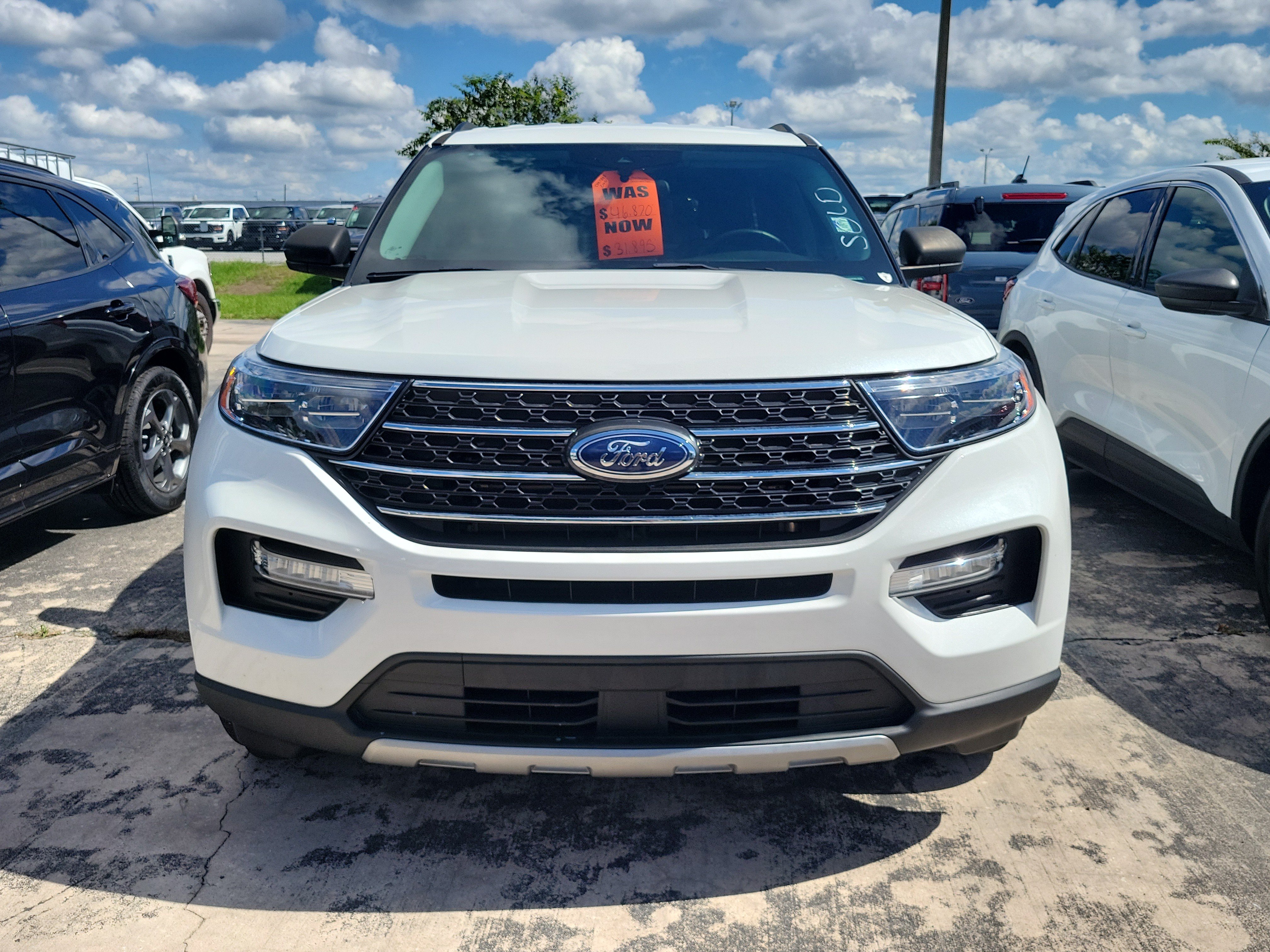 Used 2024 Ford Explorer XLT w/ Equipment Group 202A RWD image 2