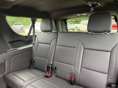 Used 2025 Chevrolet Suburban Z71 AWD/4WD image 35