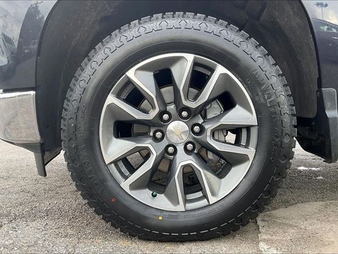 Used 2024 Chevrolet Silverado 1500 LT AWD/4WD image 9