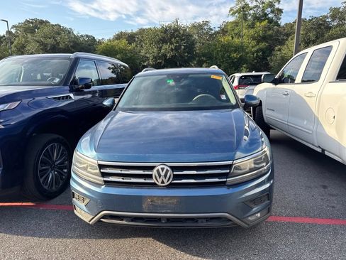 Used 2018 Volkswagen Tiguan SEL Premium AWD/4WD image 2
