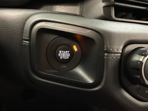 Used 2024 Jeep Wrangler Unlimited Rubicon w/ Technology Group AWD/4WD image 19