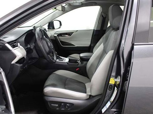 Certified 2021 Toyota RAV4 XLE w/ Convenience Package AWD/4WD image 11