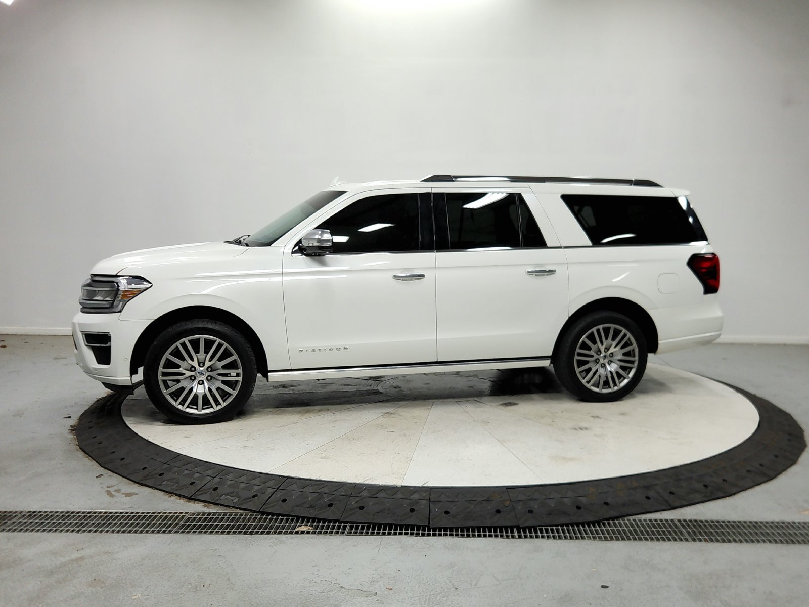 Used 2022 Ford Expedition Max Platinum AWD/4WD image 5