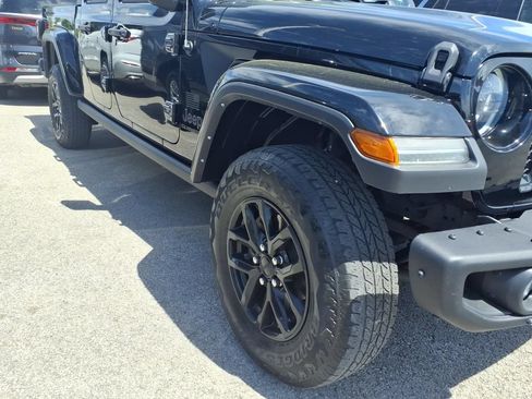 Used 2023 Jeep Gladiator Sport AWD/4WD image 18