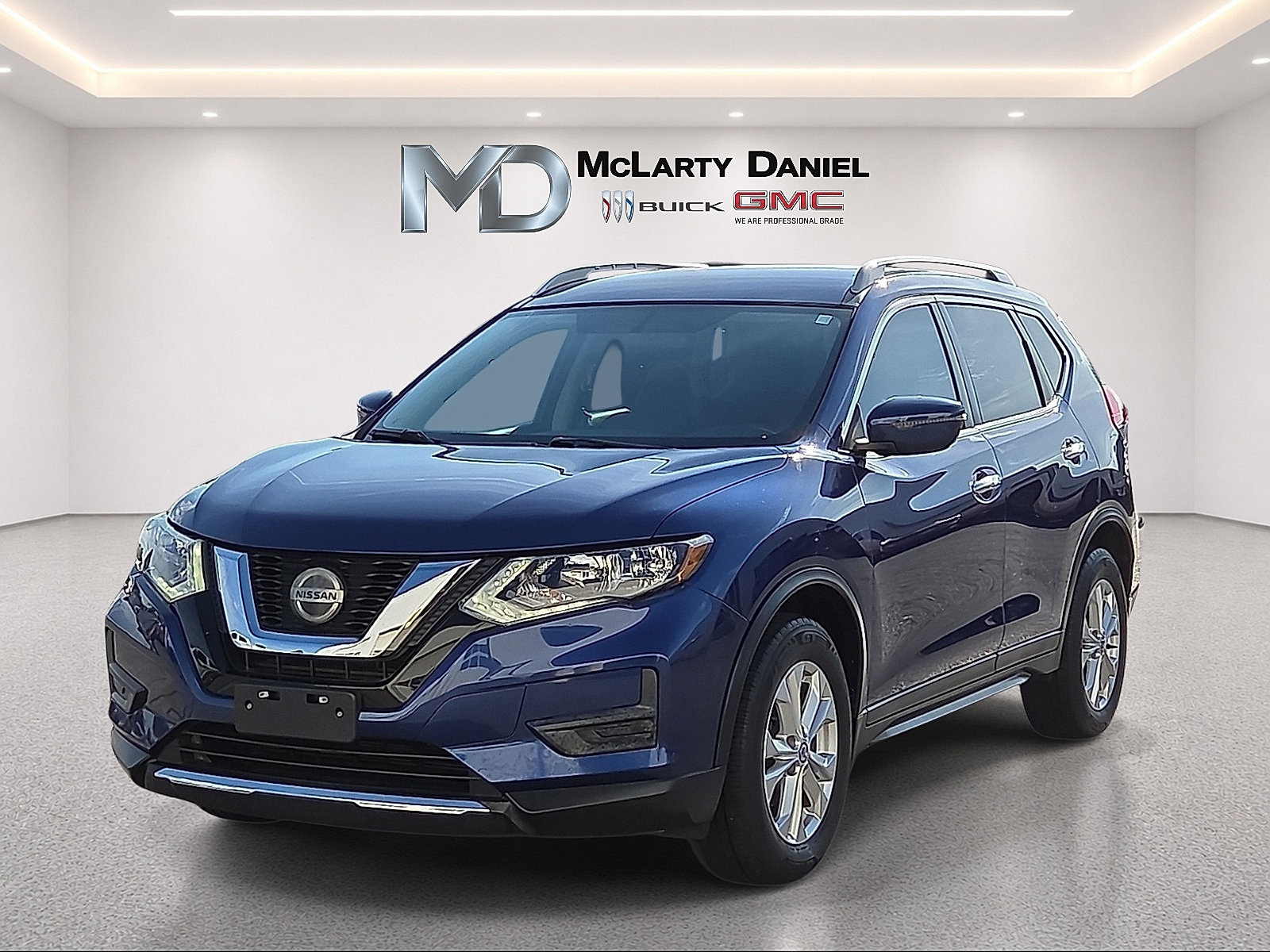 Used 2018 Nissan Rogue S w/ S Value Package FWD image 3