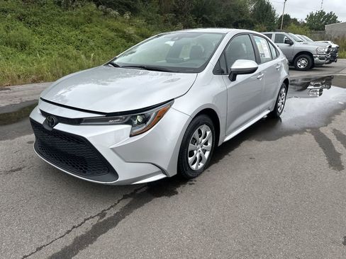 Used 2022 Toyota Corolla LE image 7