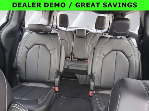 New 2026 Chrysler Pacifica Select image 14