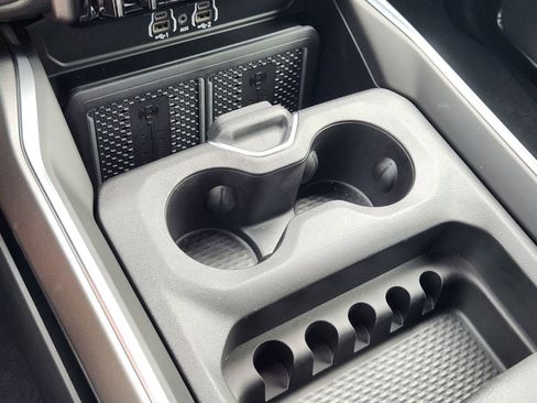 New 2026 RAM 2500 Laramie AWD/4WD image 19