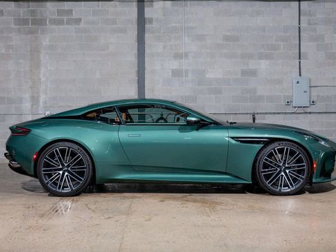 Used 2024 Aston Martin DB12 Coupe image 2