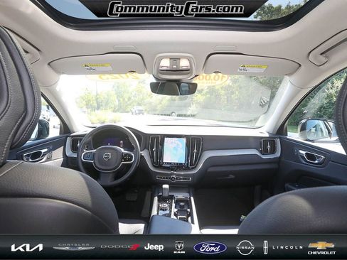 Used 2025 Volvo XC60 B5 Plus image 24