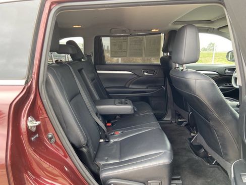 Used 2014 Toyota Highlander XLE image 13