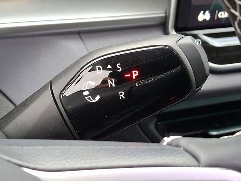 New 2026 Volkswagen Tiguan SE image 10