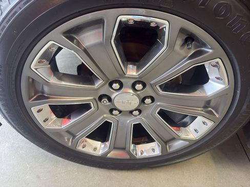 Used 2015 GMC Yukon Denali w/ Premium Package AWD/4WD image 33