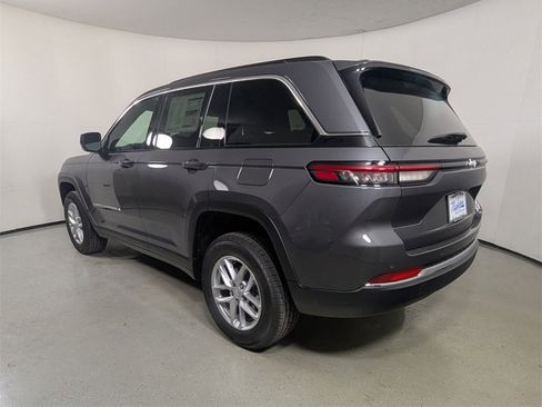 New 2025 Jeep Grand Cherokee Laredo w/ Luxury Tech Group I image 5