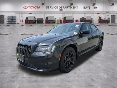 Used 2023 Chrysler 300 Touring w/ Sport Appearance Package AWD/4WD image 4
