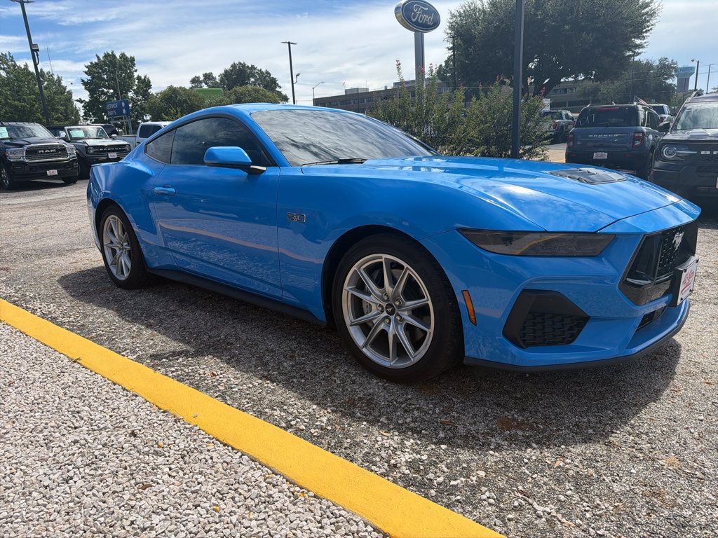 Used 2025 Ford Mustang GT Premium RWD image 3