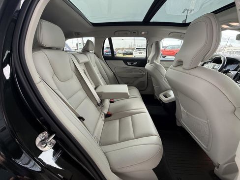 Used 2024 Volvo V60 B5 Cross Country Plus image 29