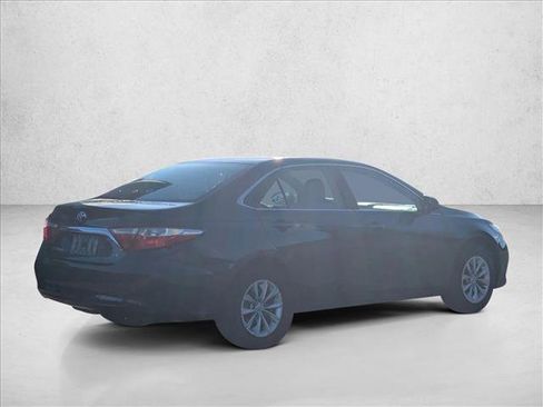 Used 2017 Toyota Camry LE image 5