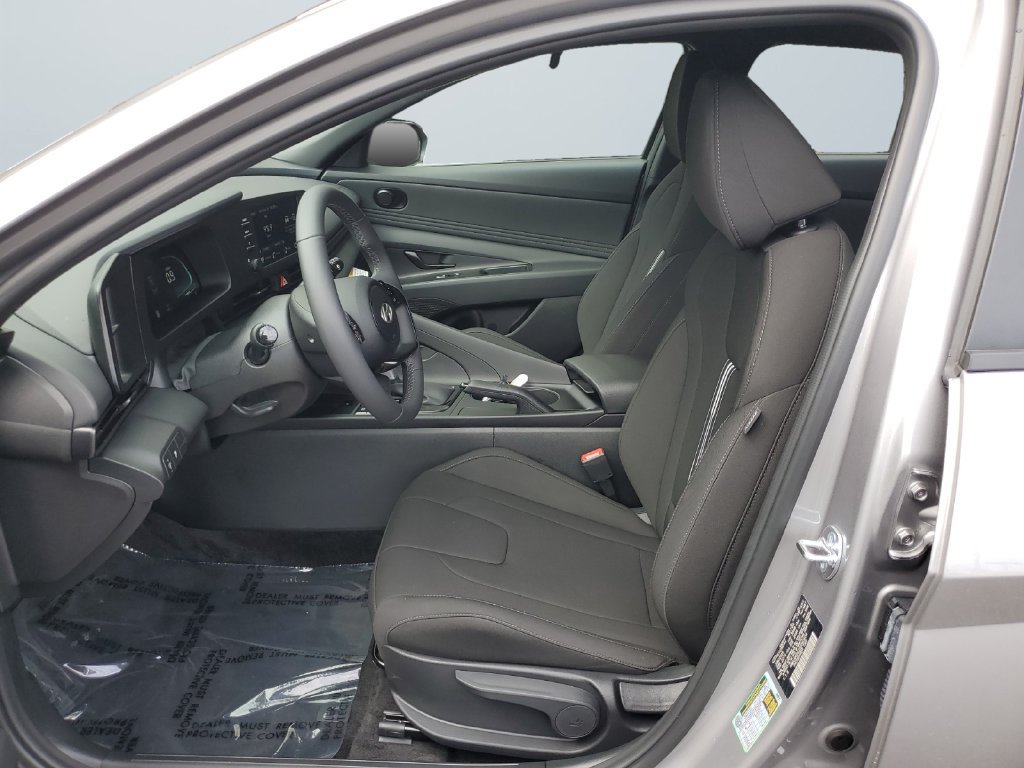 Used 2025 Hyundai Elantra Sport FWD image 9