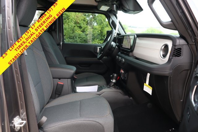 New 2026 Jeep Wrangler Unlimited Sahara w/ Safety Group AWD/4WD image 21