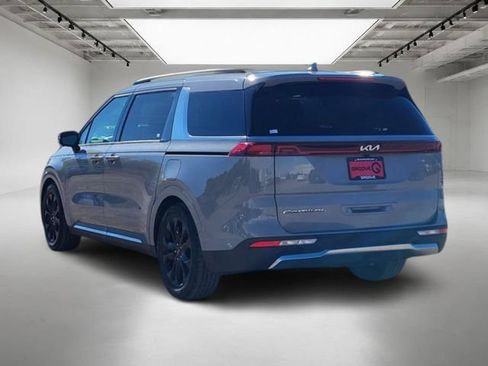 Used 2022 Kia Carnival SX Prestige FWD image 3