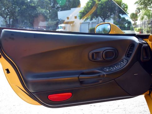 Used 2003 Chevrolet Corvette Coupe w/ Preferred Equipment Group image 12