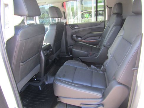 Used 2020 Chevrolet Suburban Premier AWD/4WD image 15