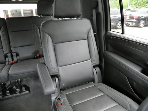 Used 2023 Chevrolet Suburban Z71 w/ Z71 Off-Road Package AWD/4WD image 14