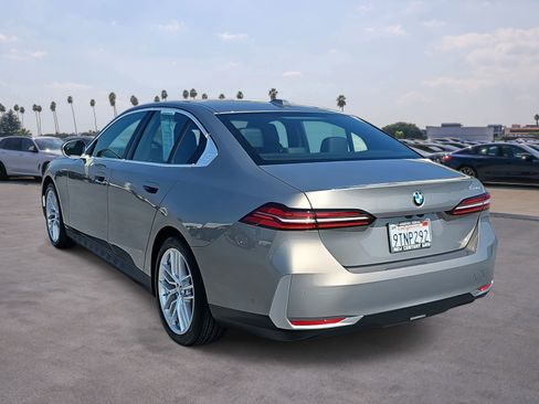 Used 2025 BMW 530i w/ Premium Package image 7