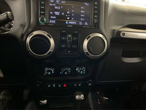 Used 2014 Jeep Wrangler Unlimited Sahara w/ Dual Top Group AWD/4WD image 30