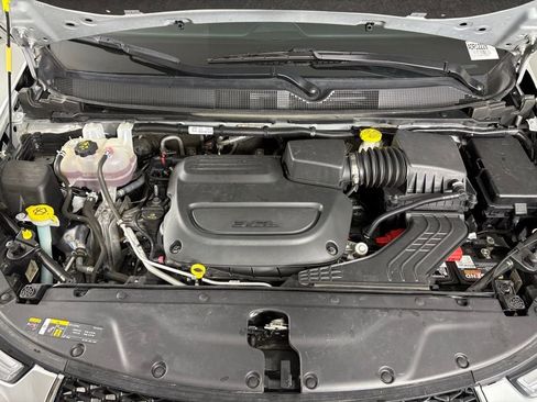 Used 2024 Chrysler Pacifica Limited image 45