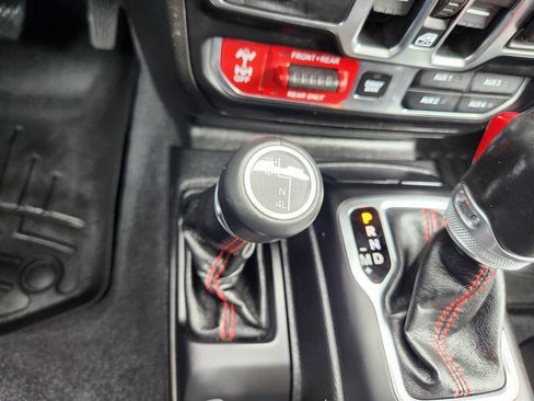 Used 2020 Jeep Wrangler Unlimited Rubicon w/ Cold Weather Group AWD/4WD image 26