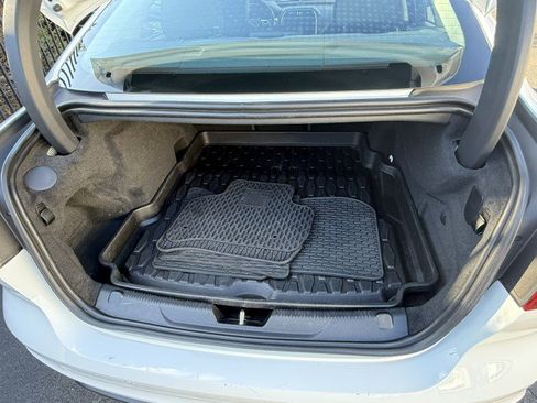 Used 2020 Jaguar XE S image 9