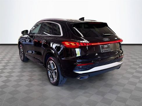 Used 2025 Audi Q5 Premium w/ Convenience Package AWD/4WD image 5