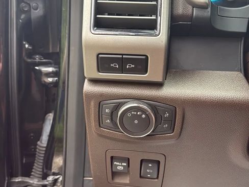 Used 2019 Ford F150 King Ranch w/ Equipment Group 601A Luxury AWD/4WD image 19