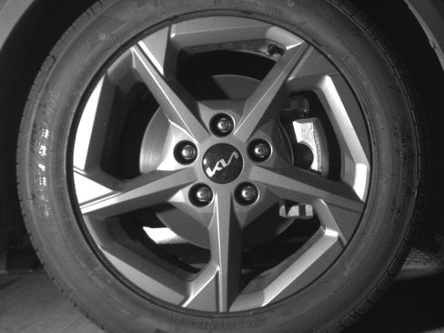 Used 2025 Kia K4 LXS image 13