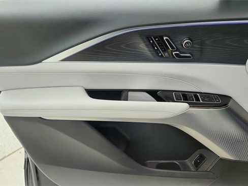 Used 2025 Cadillac Lyriq Luxury image 35