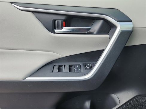 Used 2023 Toyota RAV4 XLE Premium image 17
