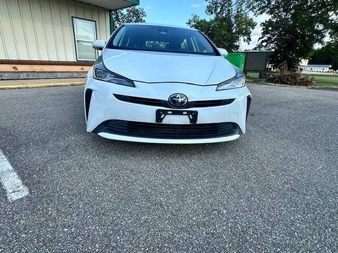 Used 2019 Toyota Prius LE FWD image 6