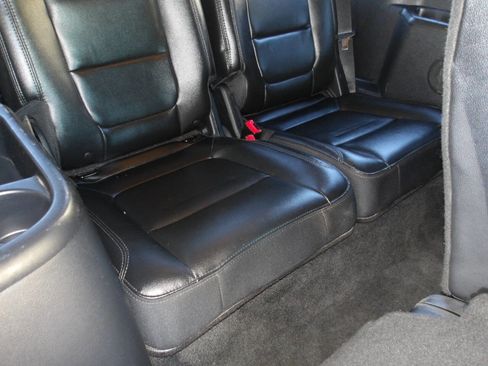 Used 2017 Ford Explorer XLT w/ Equipment Group 202A AWD/4WD image 24