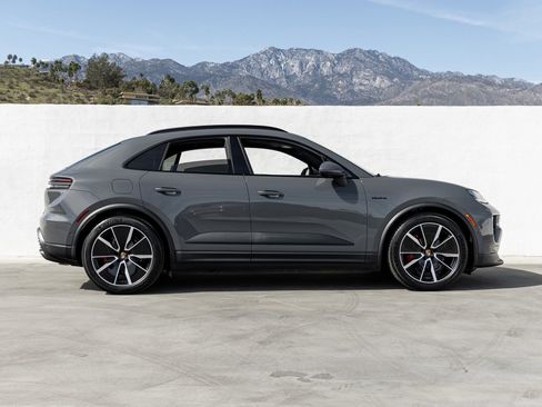 New 2026 Porsche Macan 4S Electric image 8