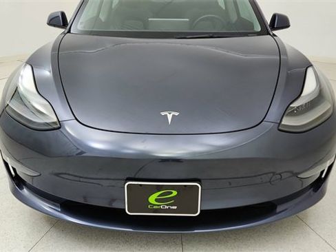 Used 2023 Tesla Model 3 Standard Range image 8